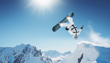 开云体育-当非洲雄鹰折翼，日本少年在德甲加冕，足球世界正在经历一场静默的权力转移