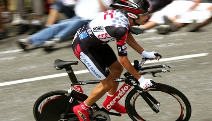 世界杯2026-智利生死战与巴雷拉接管，体育英雄的两种诞生方式