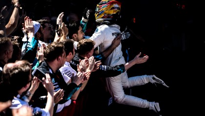 开云体育下载-威廉姆斯横扫索伯车队，汉密尔顿点燃赛场