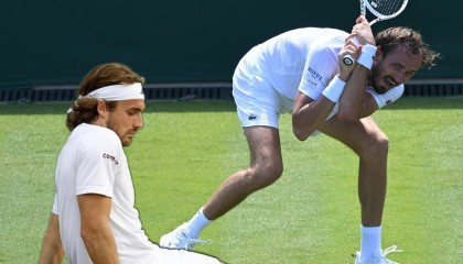 开云体育中国-温网鏖战法网，西西帕斯高光表现