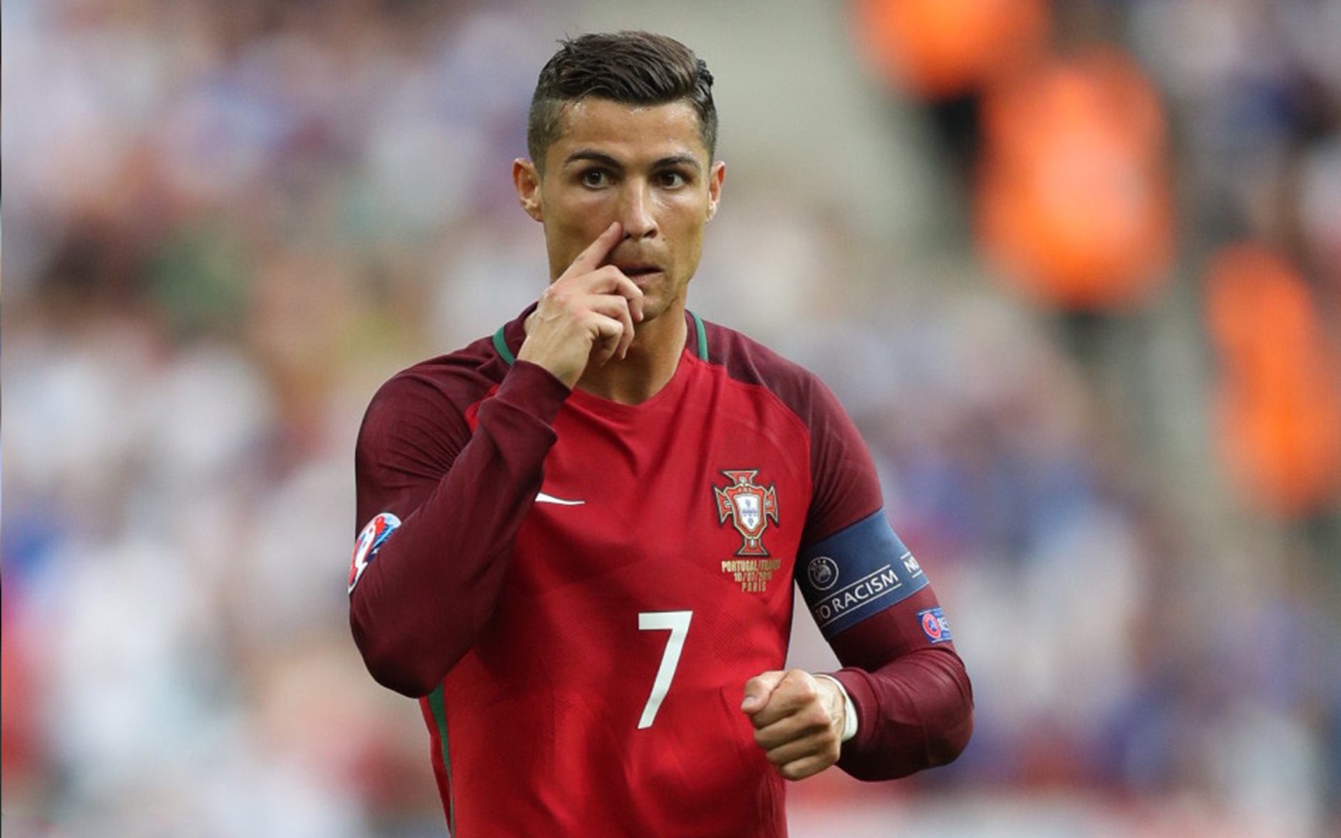 冰岛速胜里昂，阿圭罗连续得分拉开差距，小国足球的逆袭与巨星时代的余晖